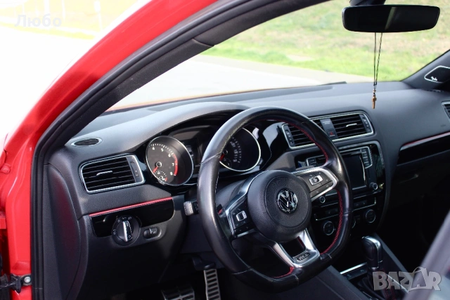 VW Jetta GLI 2018 г 211 кс DSG мъртва точка Park Assist CarPlay Android Auto, снимка 4 - Автомобили и джипове - 53575286