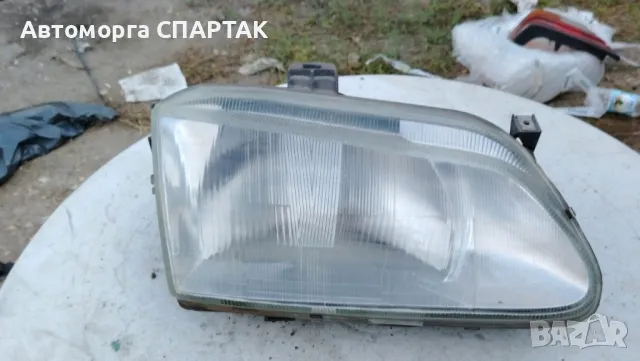Десен фар Renault Megane Scenic (1996-1998г.) ✔️Valeo / Меган Сценик / 7701040683, снимка 1 - Части - 47335936