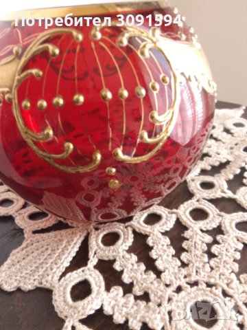 Ваза от ръчно издухано рубинено червено художествено стъкло с ръчно емайлирана  с флорално-листен ди, снимка 9 - Антикварни и старинни предмети - 44313444