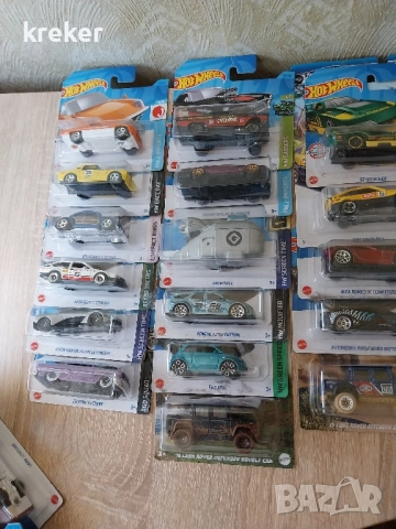 hot wheels 1:64, снимка 17 - Коли, камиони, мотори, писти - 52004906