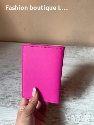 Нов цикламен калъф за паспорт с златен самолет 🩷, снимка 3 - Портфейли, портмонета - 52352636
