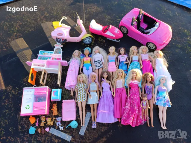 Огромен лот Mattel - Barbie кукли, кухня, кола, мотор