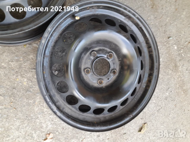 Продава две железни джанти,Ауди,централен отвор-66,5мм,16 цола, снимка 3 - Гуми и джанти - 51075171
