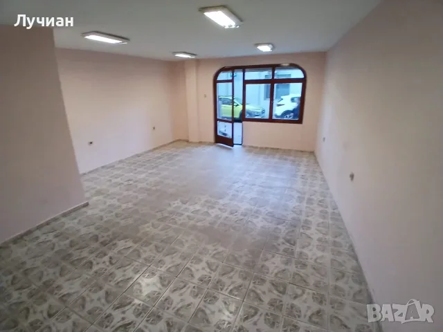 Дава се под наем Магазин 32 нв.м.
