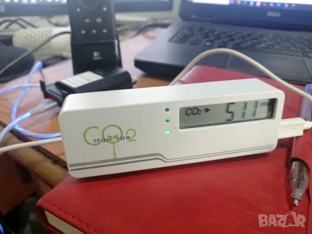 Индикатор за CO2 (въглероден двуокис) и температура. 
