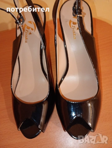 Лачени сандали Bata., снимка 2 - Сандали - 53624421