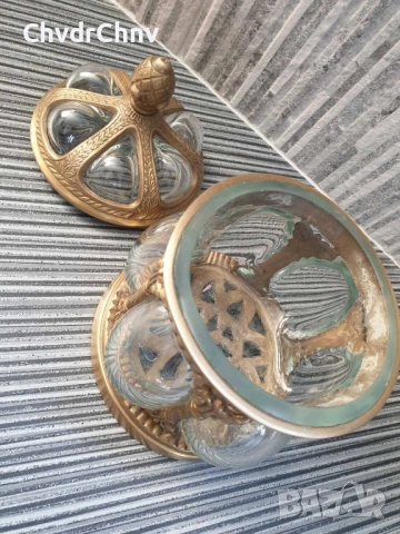 Стара италианска бронзова-стъклена кутия с капак 18см/бижутерка-бонбониера-захарница, снимка 2 - Антикварни и старинни предмети - 52967125