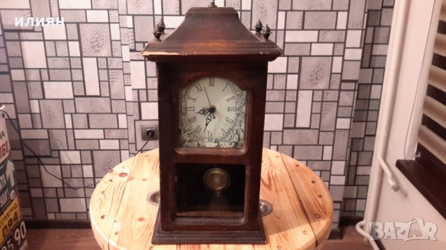 Дървен часовник на батерии височина 40см ширина 20,5см дебелина 11,5см има забележки 