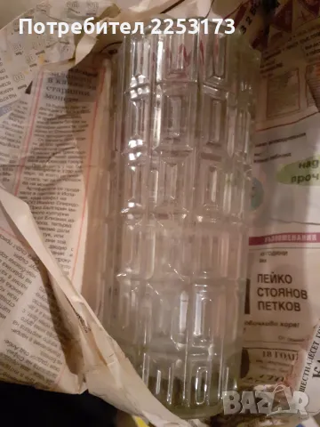 Стара стъклена ваза