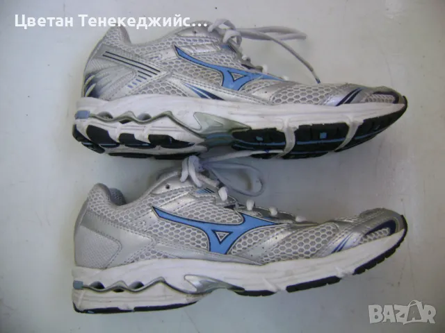 Продавам дамски маратонки Mizuno, снимка 4 - Маратонки - 48739492