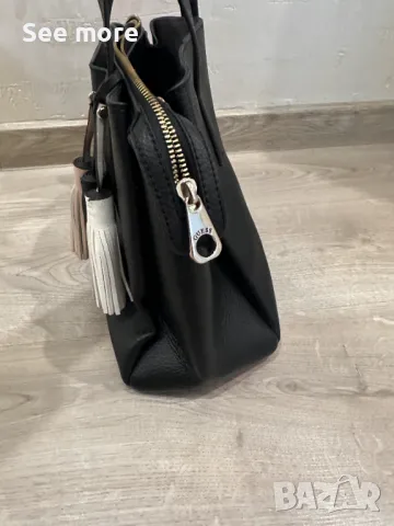 GUESS дамска чанта в черно, снимка 12 - Чанти - 50329160