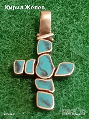 Сребърно кръстче висулка с инкрустиран Тюркоаз характерен за Индианските племена Зуни и Навахо 49804, снимка 2 - Колиета, медальони, синджири - 53045244