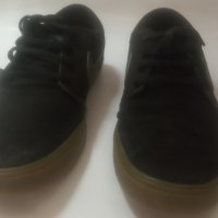 Мъжки спортни обувки от естествен велур Nike номер 42, снимка 2 - Спортни обувки - 42376799