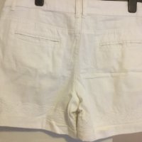 Бели къси, снимка 2 - Къси панталони и бермуди - 41416050