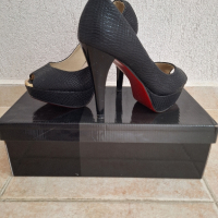 Обувки на ток, снимка 1 - Дамски елегантни обувки - 44634817