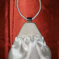 A Zone-Малка сатенена чанта в екрю от сатен с перлички, снимка 1 - Чанти - 36369111