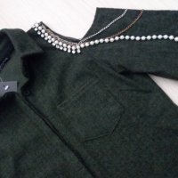 ЕФЕКТНА плътна риза в тъмнозелена-черна шарка с отворени рамене и перли и камъчета около тях, снимка 3 - Ризи - 44252252