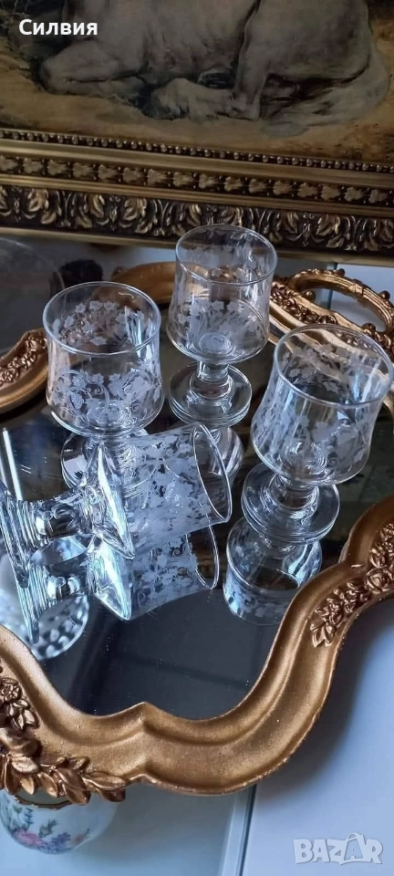 Малки чашки на столче, снимка 1