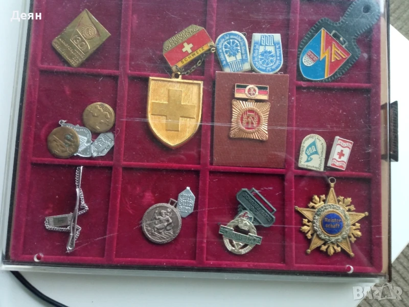 Медали и значки различни модели , снимка 1