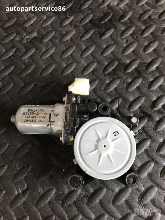 Мотор на стъклото на предната лява врата за KIA Carnival 2.9 CRDi (2007–2010) 82450-4D000, снимка 1