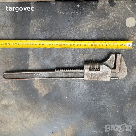 старинен кован американски раздвижен ключ