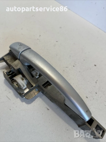 Задна лява външна дръжка на врата сребриста за Peugeot 407 2.2 HDI (2007) 9680947280, снимка 2 - Части - 53700198