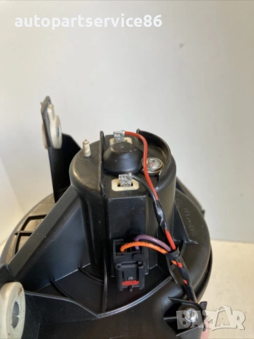 Двигател на вентилатор за задно отопление ляв за Peugeot 5008 1.6 HDI (2012) 9683441680, снимка 2 - Части - 53743344