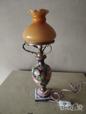 Ретро настолна лампа