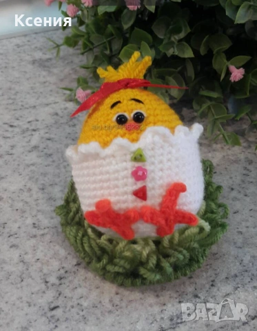 Великденски подаръци. Пиленце /момиче/ на тревата. Плетена играчка. Ръчно изработени., снимка 4 - Плюшени играчки - 53747659