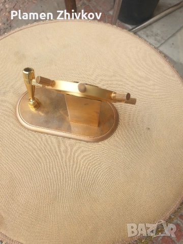 кварцов часовник изработен от масивен бронз . Корабният рул се върти около часовника свободно , снимка 5 - Антикварни и старинни предмети - 52332427