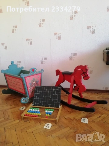 Старо бебешко легло-люлка, люлеещ дървен кон, дървено сметало. 