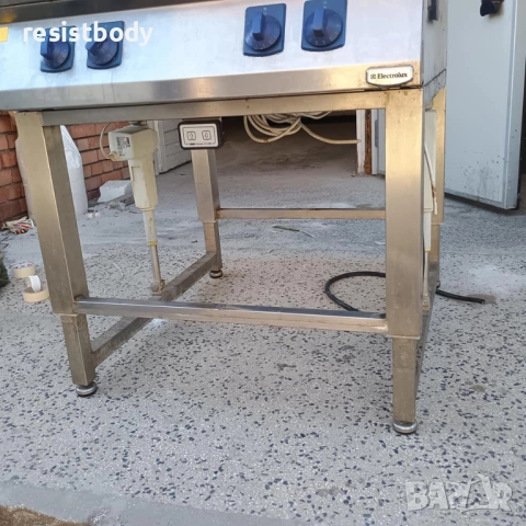 Професионален керамичен котлон 4ка Електролукс с моторизирана база, снимка 5 - Обзавеждане на кухня - 52003889