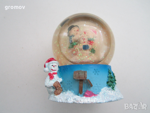 коледна стъклена топка