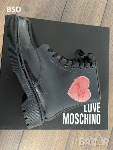 Боти Moschino, снимка 2 - Дамски боти - 40565916