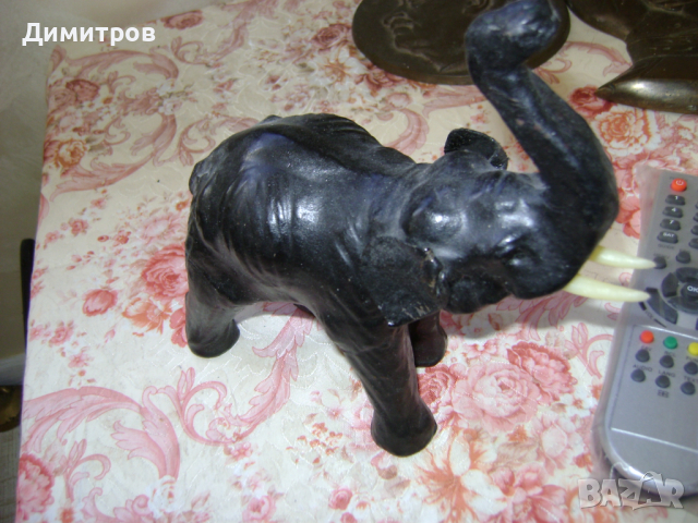 Слонче от пластмаса, снимка 2 - Антикварни и старинни предмети - 44684051