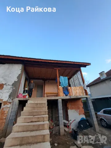 Продова се къшта във село орешене  на два етажа  двор един декар  