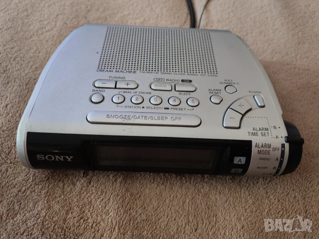 Радио часовник SONY. , снимка 2 - Радиокасетофони, транзистори - 50781048