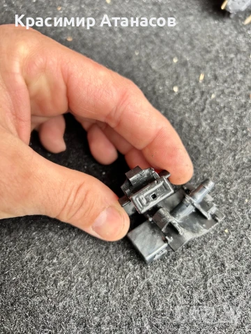 Пръскалки преден капак за Тойота Авенсис T27. 2009-2015г, снимка 4 - Аксесоари и консумативи - 51009754