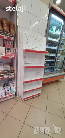 Рекламен стелаж с перфориран гръб