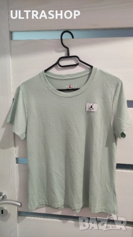 Дамска тениска Jordan L size в отлично състояние 