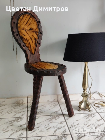 Испански рустикален или " бруталистически "стол с три крака 