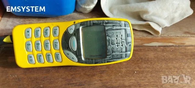 Nokia 3210 цяла с зарядно ЗА ЧАСТИ , снимка 2 - Nokia - 55946645