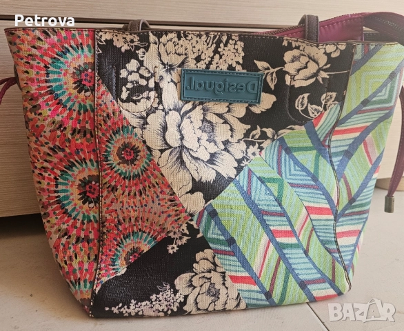 Продавам нова дамска чанта Desigual, снимка 2 - Чанти - 52114795