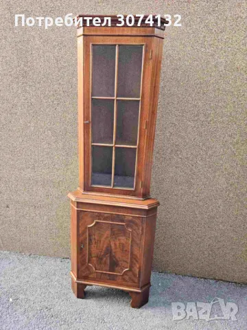 Витрина за ъгъл с интарзия