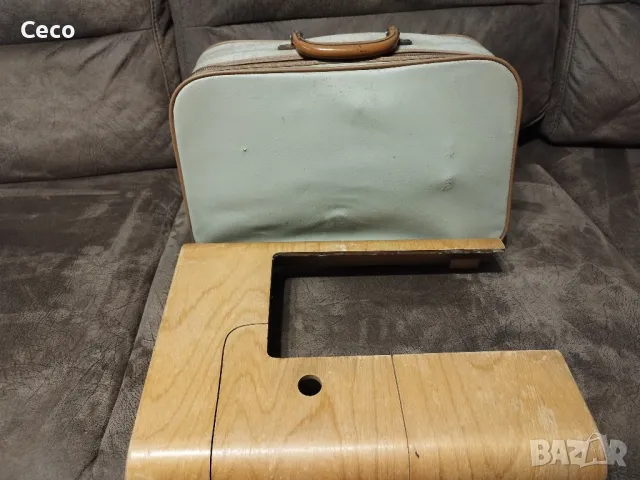 продавам ретро портативна шевна машина , снимка 16 - Шевни машини - 48446768