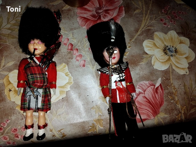 Стари английски кукли с подвижни очи с кутийките продавам ги комплект , снимка 3 - Статуетки - 53392513
