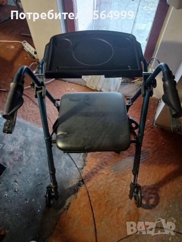 Проходилка със стол и чанта за пазар