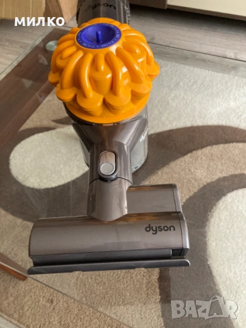 Акумулаторна прахосмукачка DYSON V6, снимка 5 - Прахосмукачки - 53541075