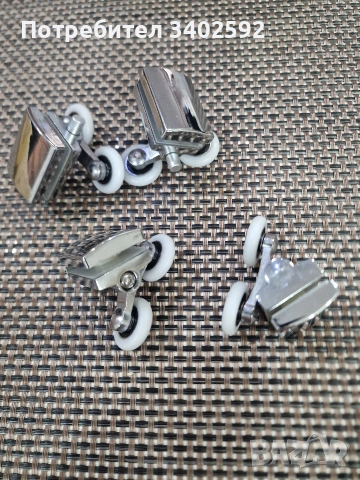 Комплект двойни хромирани ролки за душ кабина.