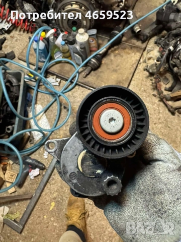 Оригинален обтегач и ролка на паразитният ремък двигател Mercedes 2.2cdi само за 50лв. 6512001370